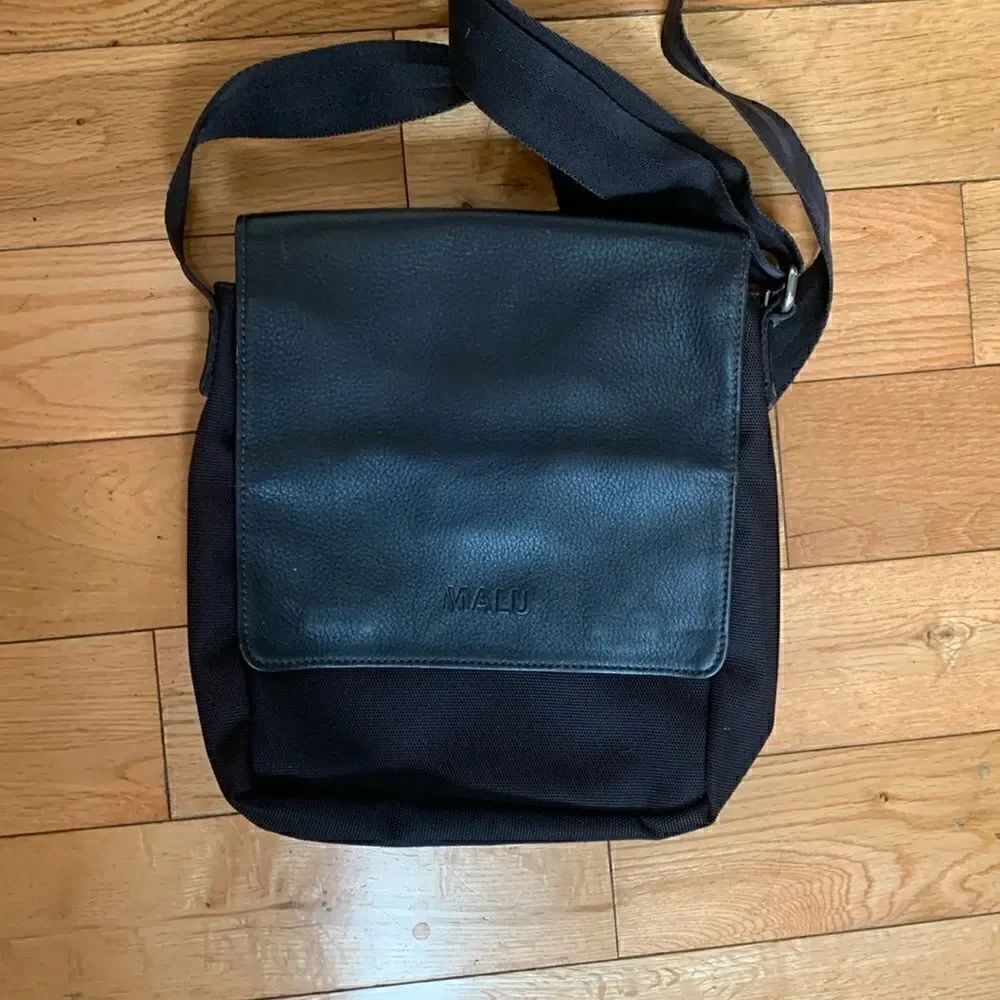 MALU Swiss design brown leather/canvas messenger bag